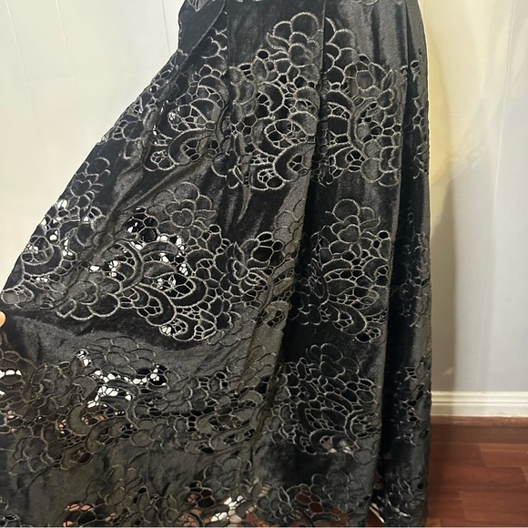 ANTONIO MELANI Black Floral Lace Maxi Skirt - Picture 2 of 6